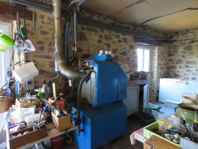 A deux pas du centre du village. 103m² Juillac