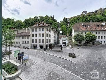 A deux pas de l’université! Nur wenige Schritte von der Universität entfern