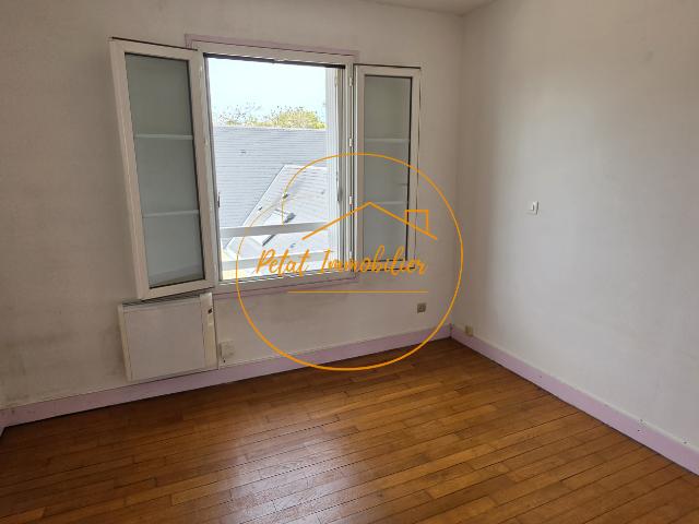 À deux pas de la gare et du centre ville de Beaugency Appartement F2 avec garage et cave