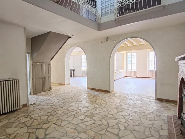 À deux pas des commerces – Maison d'environ 230 m² – 5 chamb. 230m² Eymet