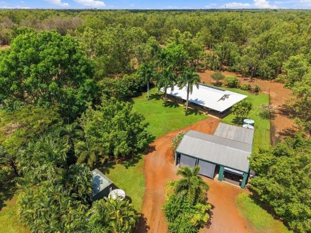 A Discreet Country Chic Estate