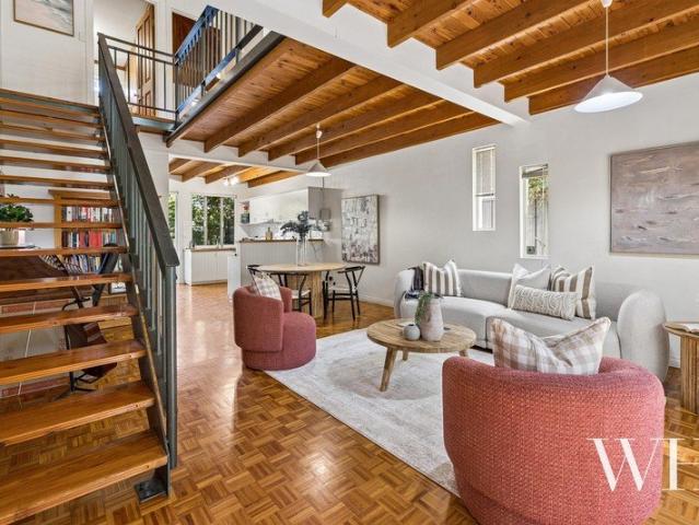 A Distinctive Architectural Retreat by Klopper