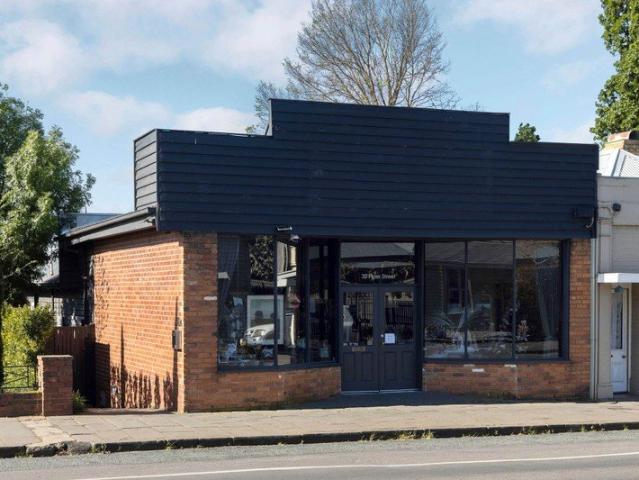 A Distinctive Piper Street Residence & Retail Space