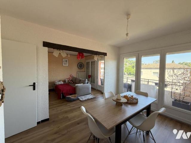 A DONZERE, PROCHE CENTRE VILLE APPARTEMENT F4 au 2EME ETAGE
