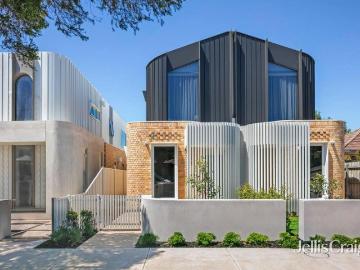 A Dramatic, Dynamic Statement Of Style