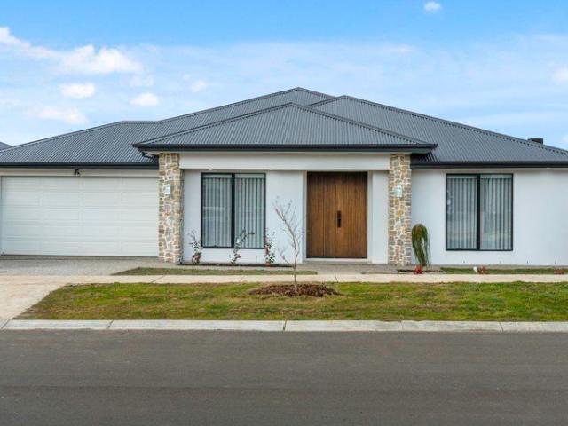 A Dream Home of Pure Wow Factor