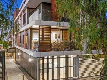 A dreamy coastal lifestyle awaits