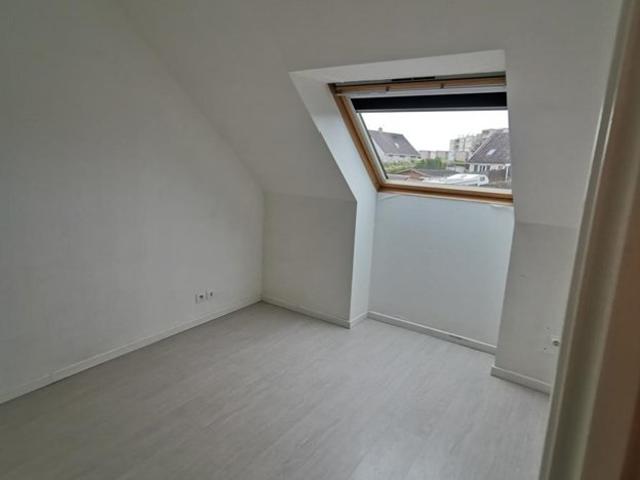 À Étaples, appartement de 78m2 en location à L'année