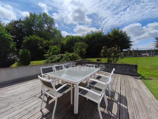 À Échauffour 61370, découvrez cette spacieuse maison familiale de 135 m², offrant 4 chambres, un vaste jardin paysagé de 7 490 m², une grande terrasse, au cœur d’un environnement calme et verdoyant