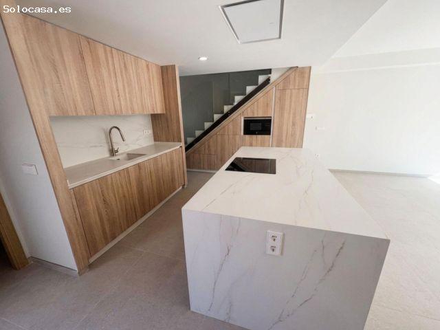 ¡A estrenar! Exclusiva casa con piscina y rooftop en el corazón de Rocafort