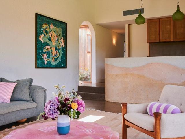 A Fully Furnished Rural Home with Vineyard Outlooks