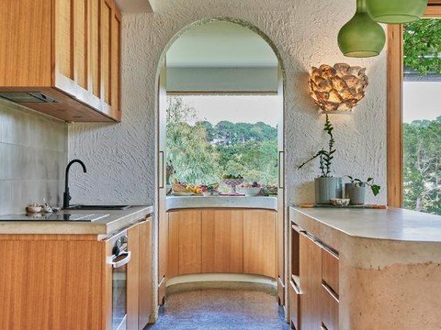 A Fully Furnished Rural Home with Vineyard Outlooks