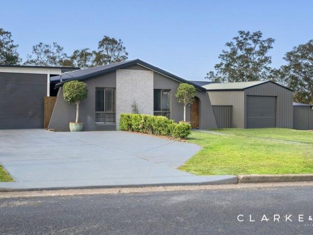 A FULLY RENOVATED THORNTON ENTERTAINER!