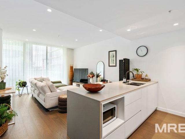 A furnished Trackside retreat in the heart of Moonee Ponds
