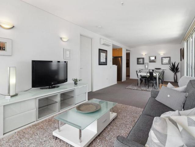 A furnished penthouse with panoramic views, what a gem!
