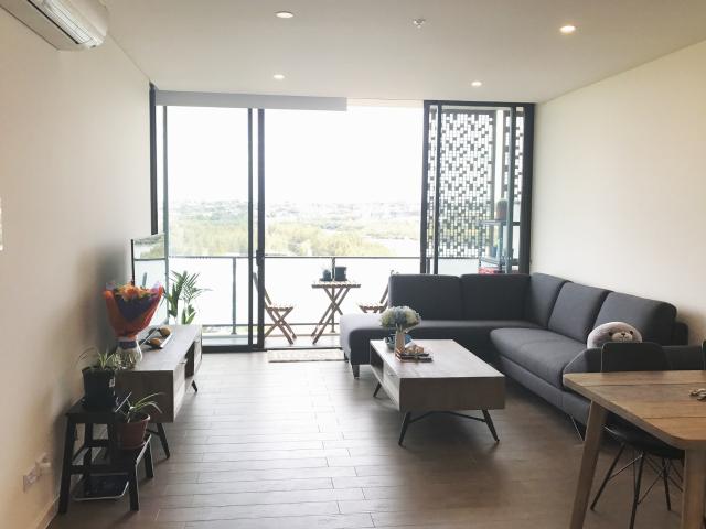 A Furnished splash of style by the waterfront