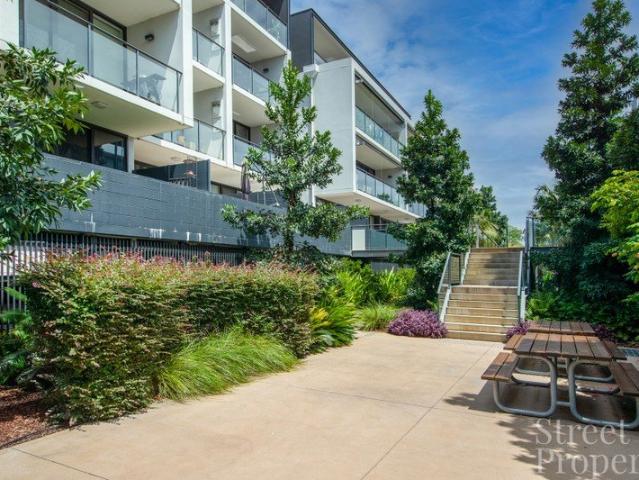 A furnished stunning apartment with a superb view across National Park and beyond