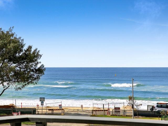 A FABULOUS BEACH HOUSE Beachside living with uninterrupted beach and ocean views