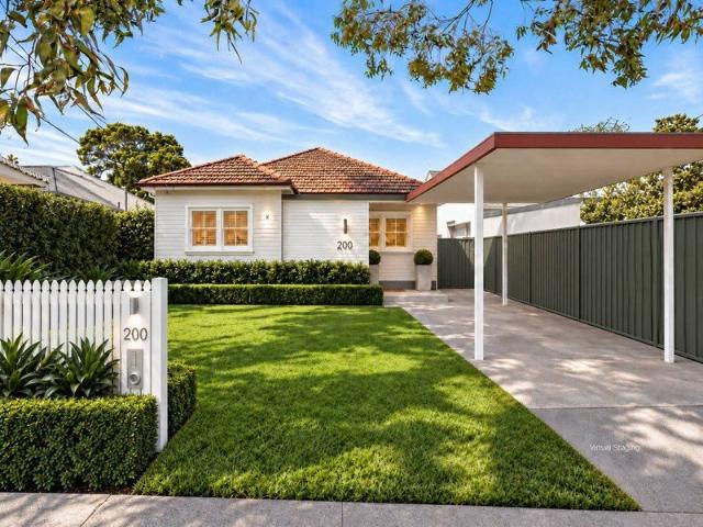 A Family Entertainer in the Heart of Oyster Bay