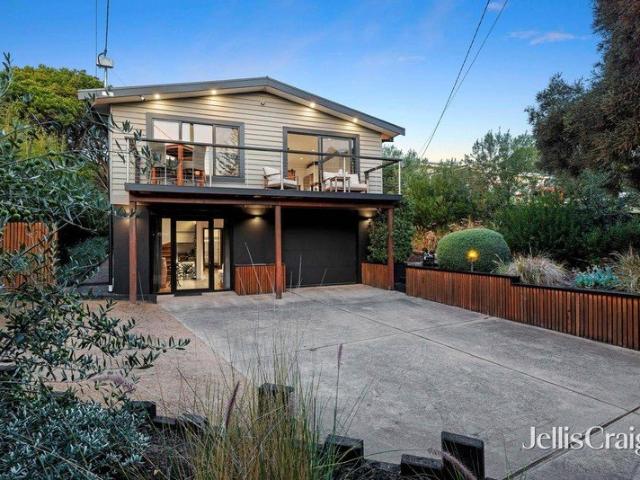 A family favourite between the surf and the bay