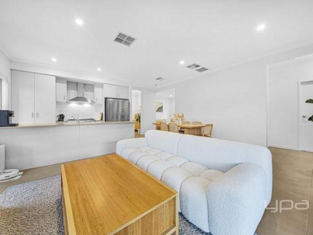 A Family Favourite – Elegant Home in Connected Community