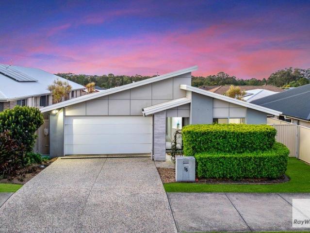 A Family Favourite in a Convenient Redland Bay Location