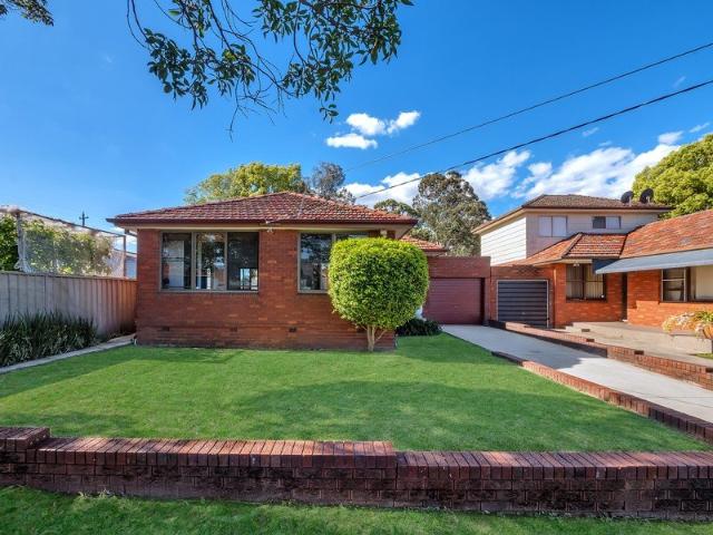 A Family Favourite with a Sun Drenched Backyard
