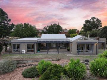 Clunes, Hepburn, Victoria - Equipped kitchen