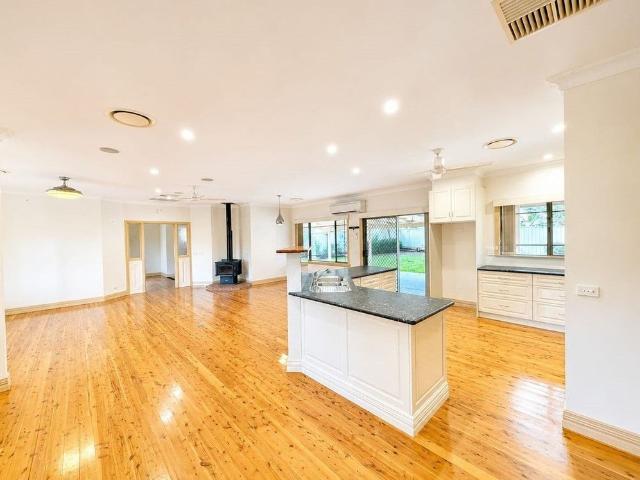A Family Haven Designed for Living & Entertaining