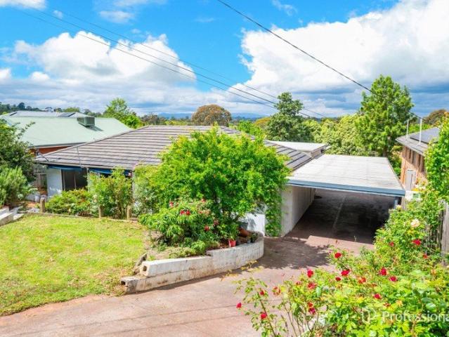 A FAMILY HOME WITH A GARDEN TO ENJOY