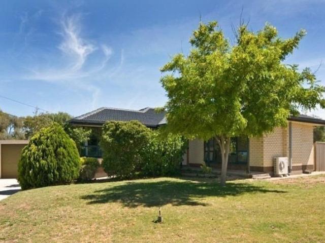 A FAMILY HOME WITH SPACE, COMFORT & POTENTIAL 814m2 CORNER ALLOTMENT. 10MIN WALK TO THE BEACH