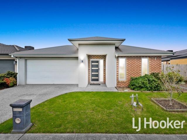 A Family Lifestyle in a Parkside Setting!