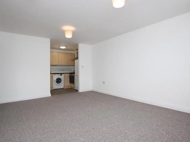 A fantastic two bed unfurnished ground floor flat in a great location. Newly refurbished and available now. Allocated parking and large communal garden