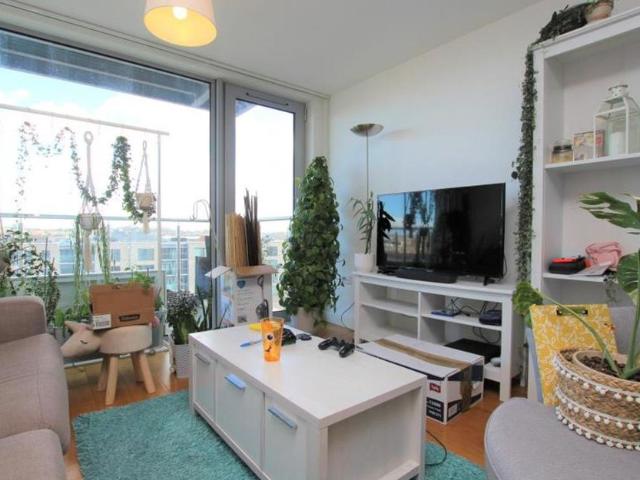 A fantastic two bedroom, two bathroom modern apartment within the popular Cricket Ground development. Offered Unfurnished