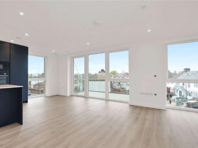 A fantastic two bedroom apartment available in an exceptional London canal side development