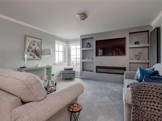 A fantastic two bedroom apartment with views across the Firth of Forth, ideally located in North Berwick