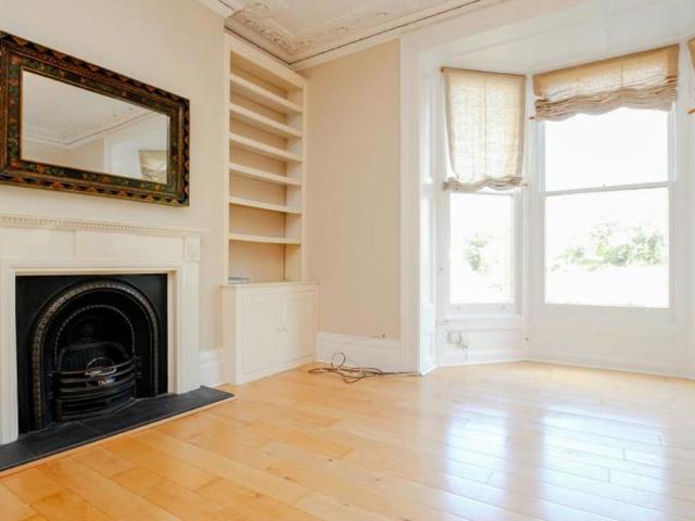 A fantastic apartment on Cotham Brow with two double bedrooms and offered on an unfurnished basis