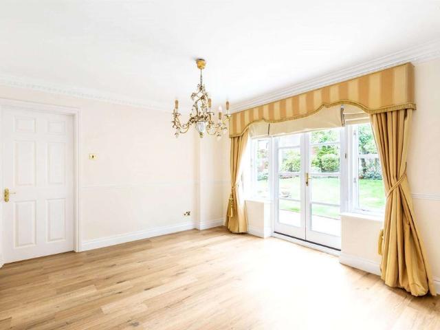 A fantastic detached four bedroom family home in a private gated close