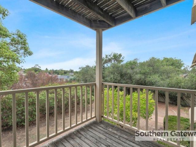 A FANTASTIC INVESTMENT OPPORTUNITY IN A WELL MAINTAINED COMPLEX