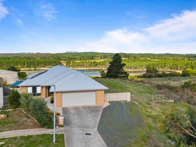 A Fantastic Lifestyle Family Home