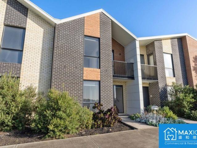 A fantastic opportunity to own this spacious terrace home!