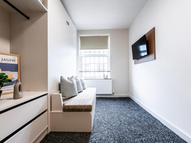A fantastic opportunity to rent a stylish studio apartment located on St Mary’s Gate in the heart of Derby City Centre