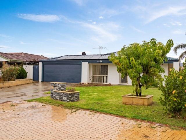 A fantastic opportunity to secure a spacious family home positioned on a generous 533sqm block in a quiet cul de sac location