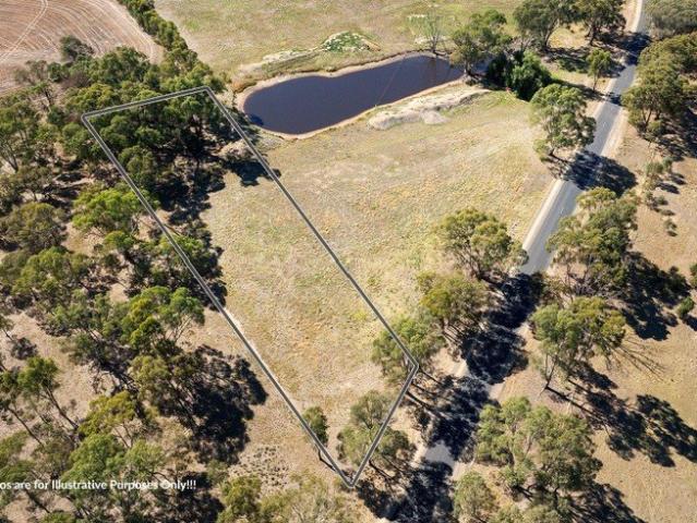 A Fantastic Opportunity for First Time Farmers, Weekend Escapes or INVESTORS!