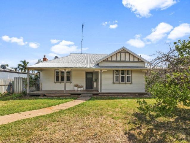 A fantastic opportunity in the heart of Lockhart, on a generous 1,012m² block!