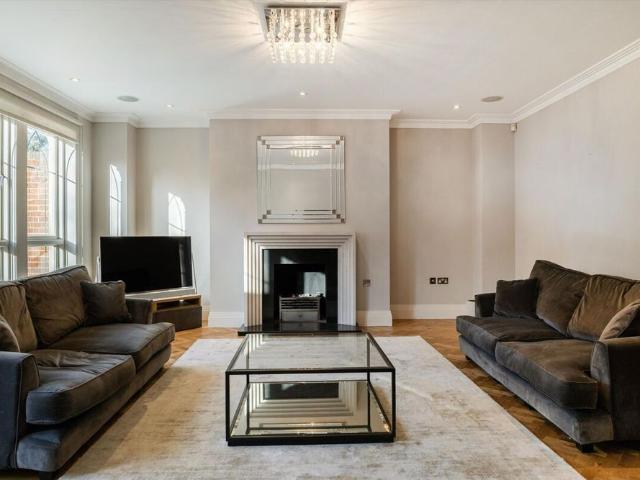 An exceptional six bedroom family residence arranged over four floors, offering beautifully designed living and entertaining space in a highly sought after Richmond upon Thames setting