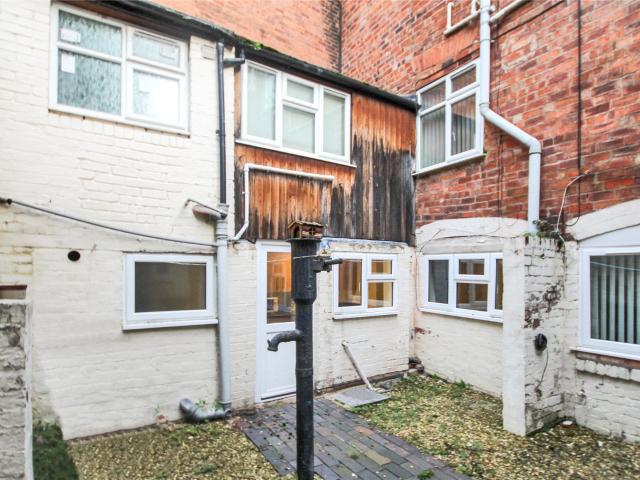 A fantastic studio apartment conveniently located close to Worcester city centre. To Let £600pcm