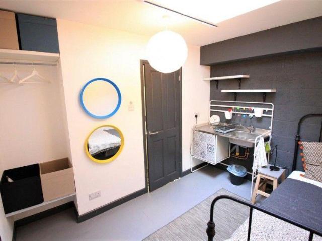 A Far Gosford Street, Coventry Studio to rent £530 pcm £122 pw