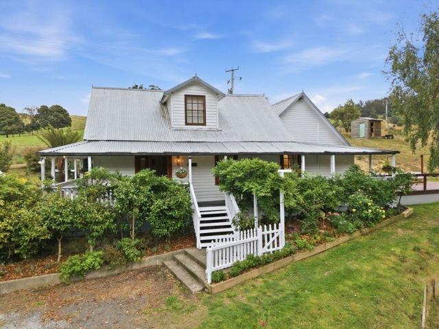 A Farmhouse Escape