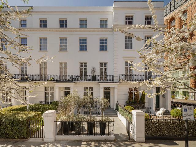 A Five Bedroom Chelsea House with Garden, Conservatory and Exceptional Entertaining Space